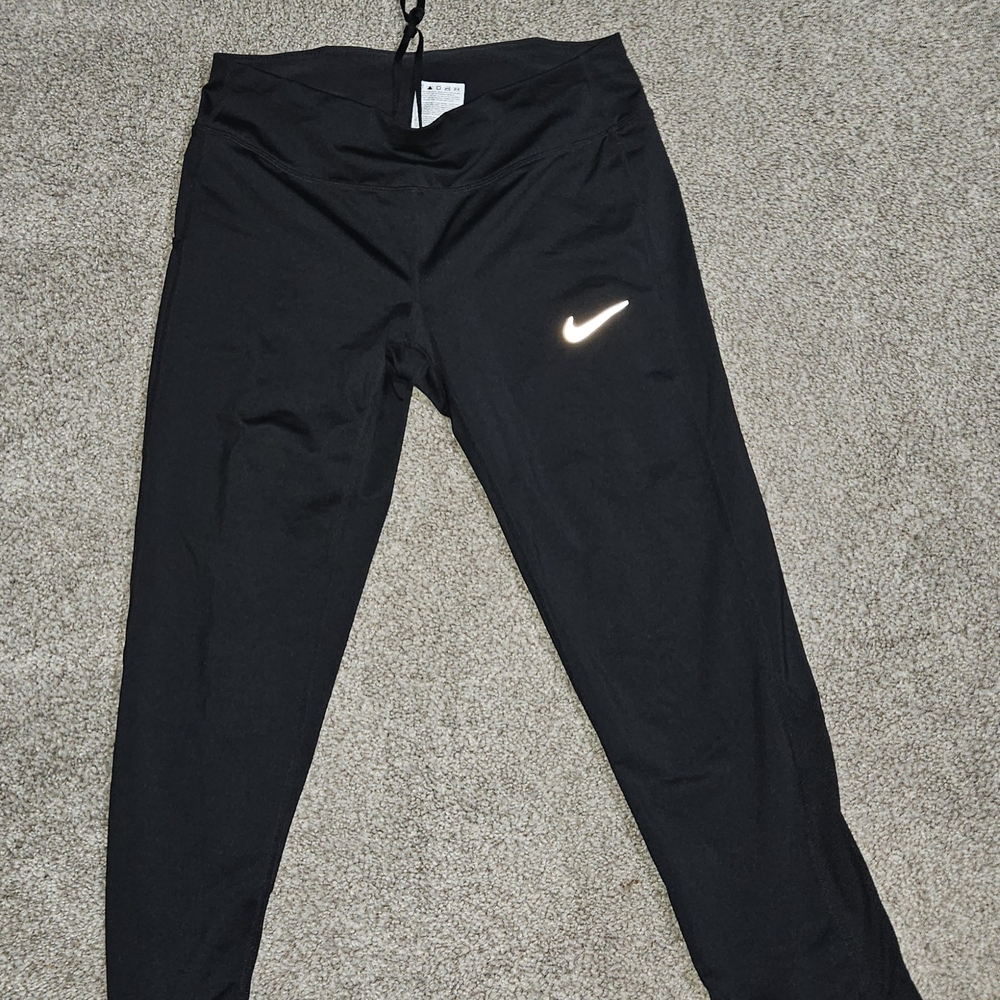 Nike Women's Black Capri Leggings